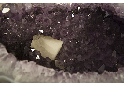 Picture of AMETHYST WITH TOP